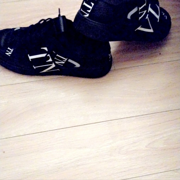 Valentino shoes size 10 - Picture 2 of 2